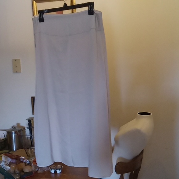 Very CHIC New Gorgeous Express High waisted slip skirt Size Medium - Picture 9 of 10